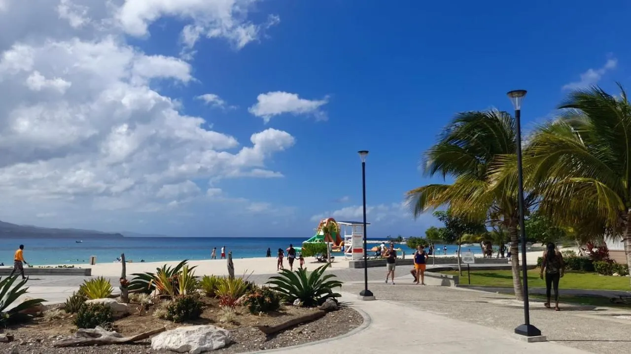 蒙特哥贝Mobay Vacation 1公寓